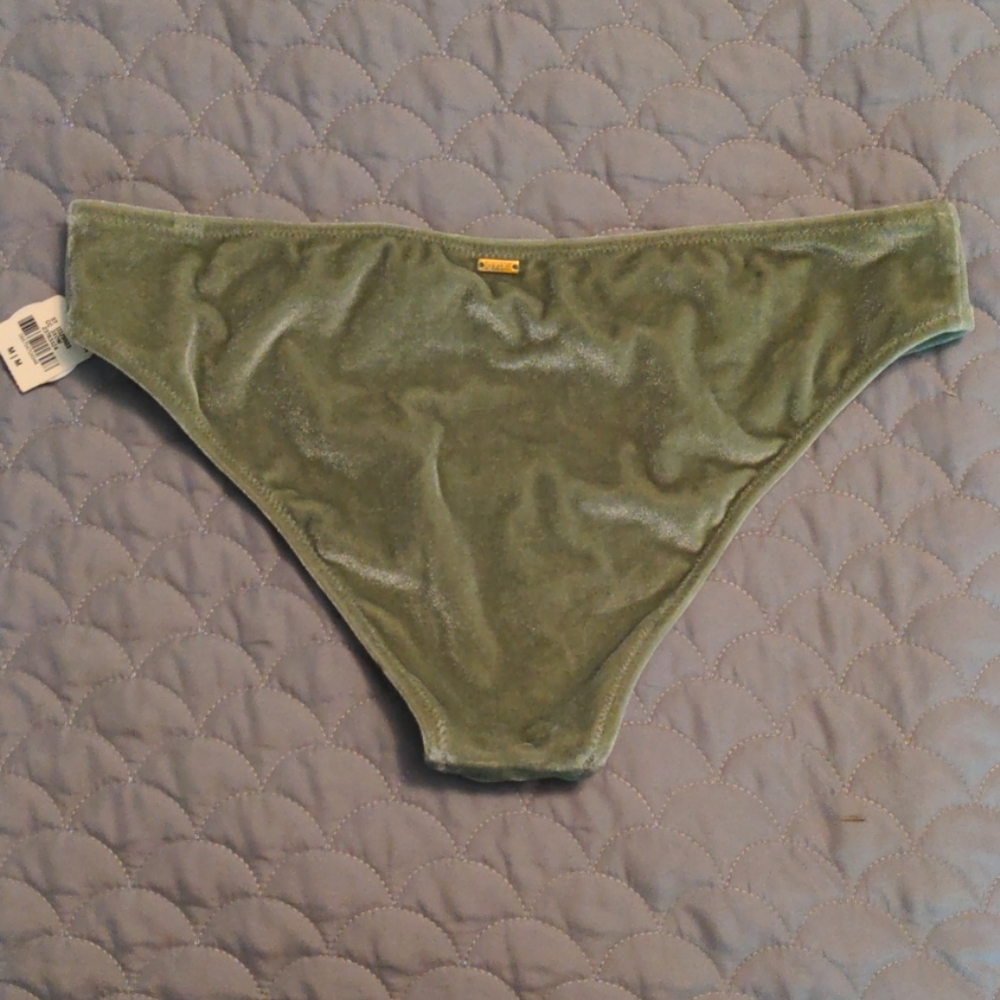 Victoria's Secret Pink Bikini - Picture 6 of 7